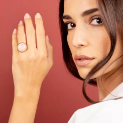 Anello Chevalier Satinato con Pietra Naturale Quarzo