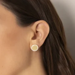 Orecchini a Lobo in Argento 925 Placcati Oro Giallo 18kt con Disco Martellato e Pavé in Cubic Zirconia